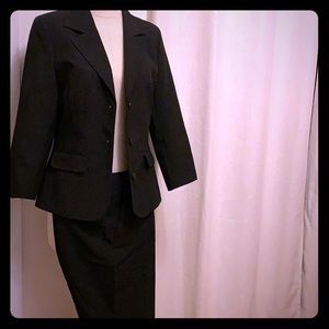 🌟 BRAND NEW! 🌟 Petite polyester structured suit